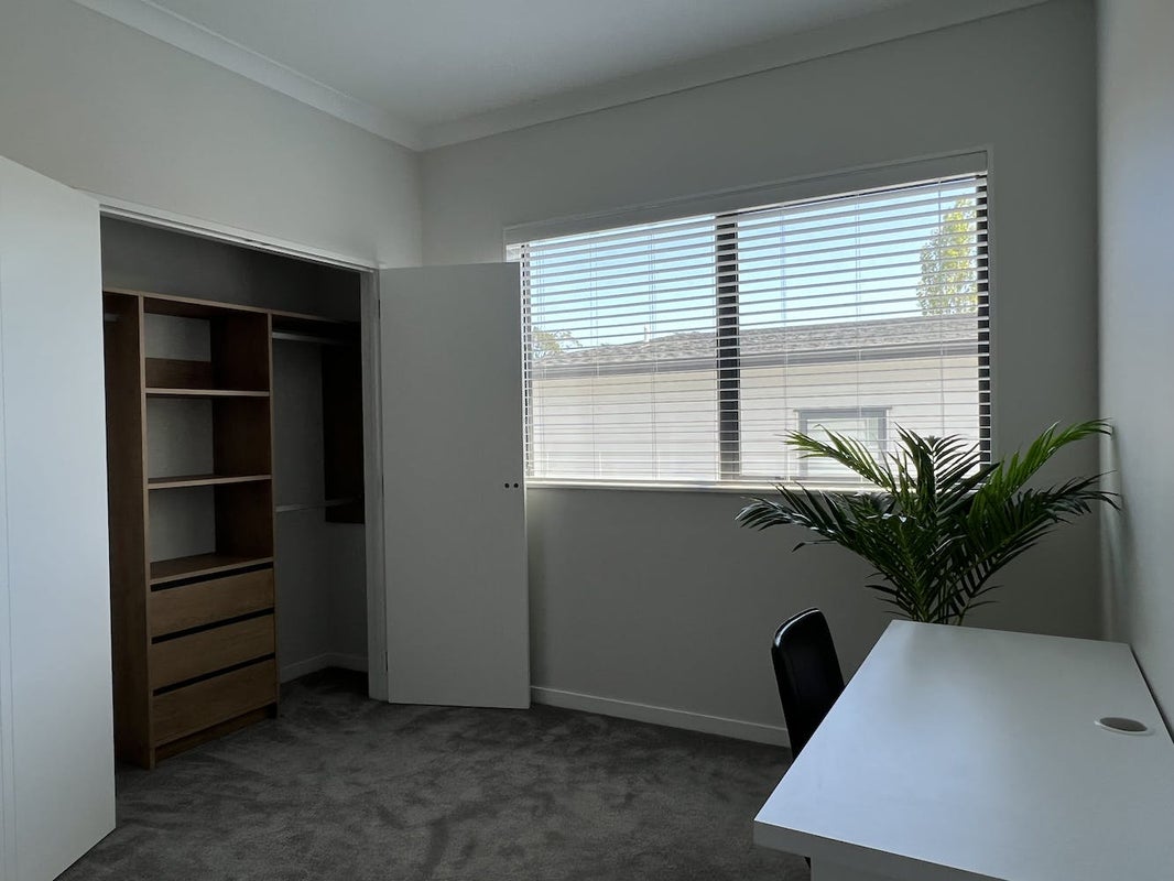 4 Tudor Place, Mairangi Bay, Auckland - Carousel 2