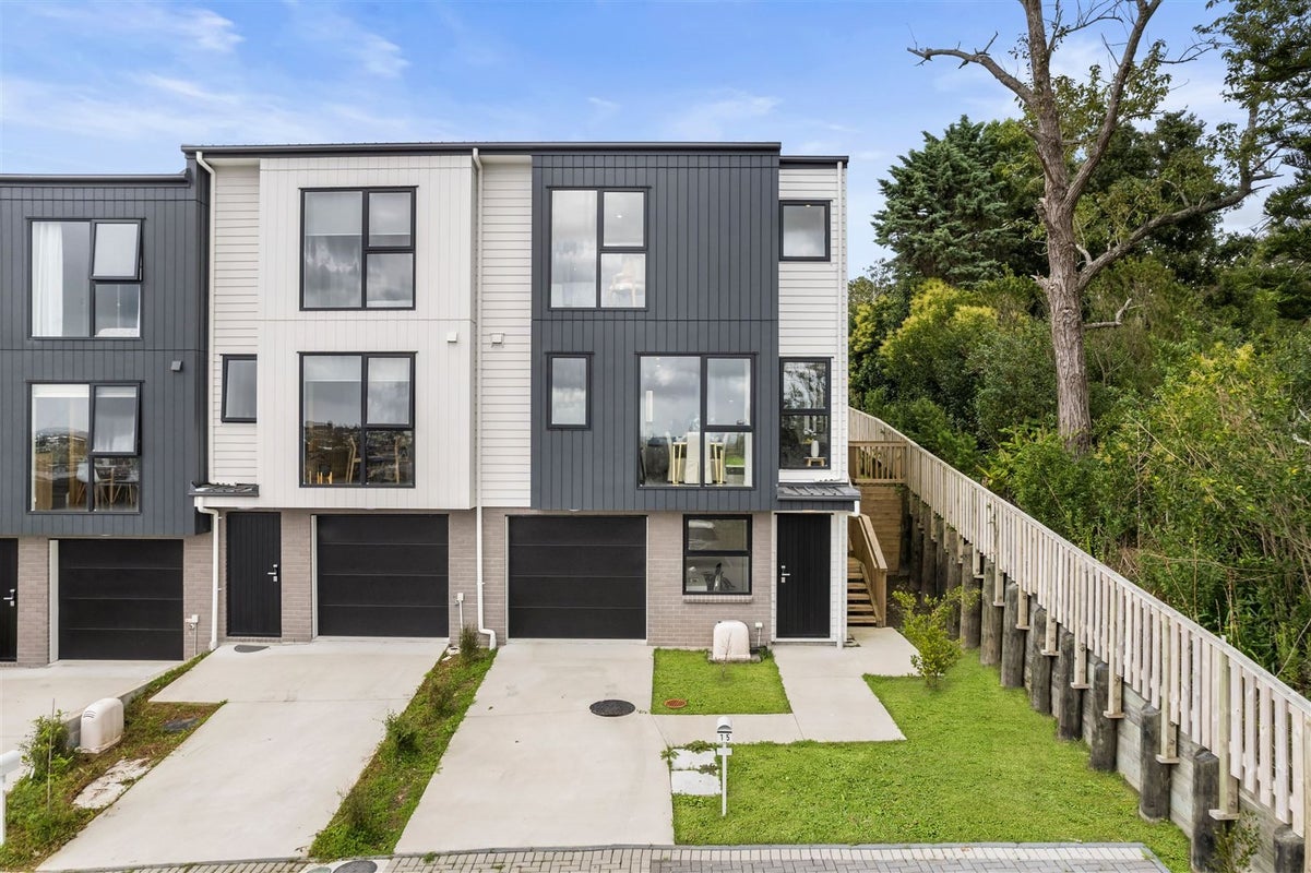 15 Impatiens Lane, Massey, Auckland - Carousel 1