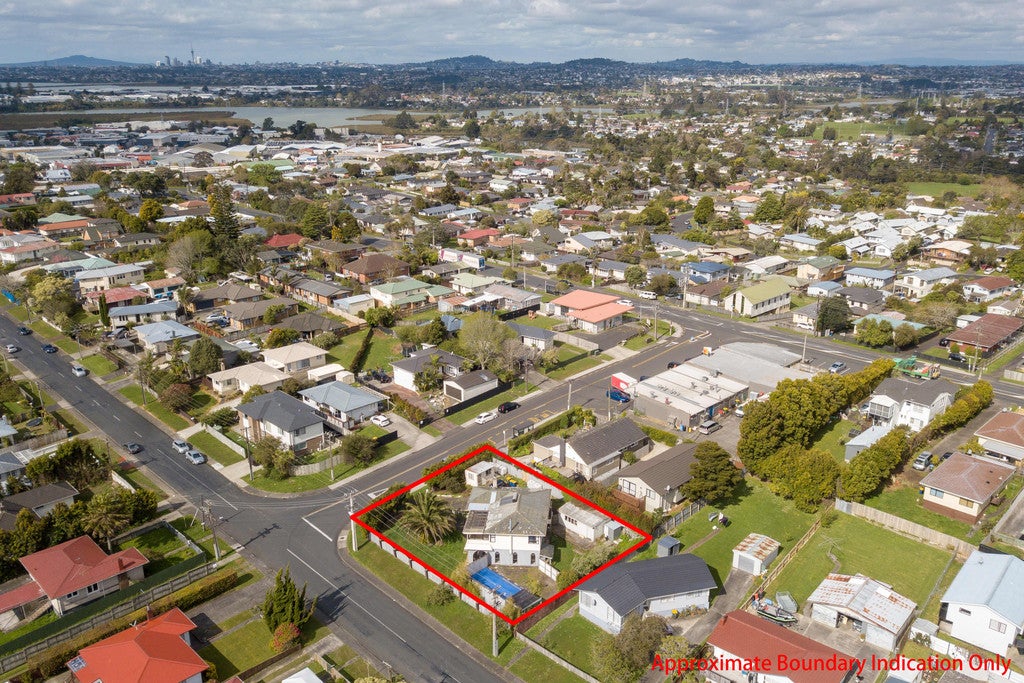 18 Phelps Place, Glendene, Auckland - Carousel 1