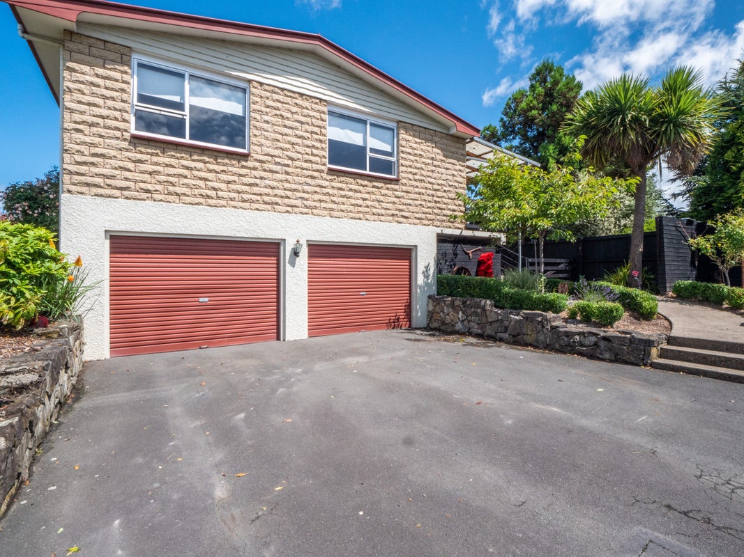 2 Estuary Crescent, Fairfield, Dunedin - Carousel 1
