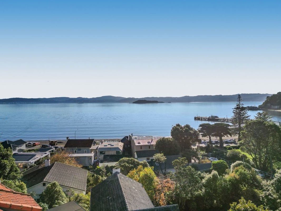 10A Moana Road, Days Bay, Lower Hutt - Carousel 2