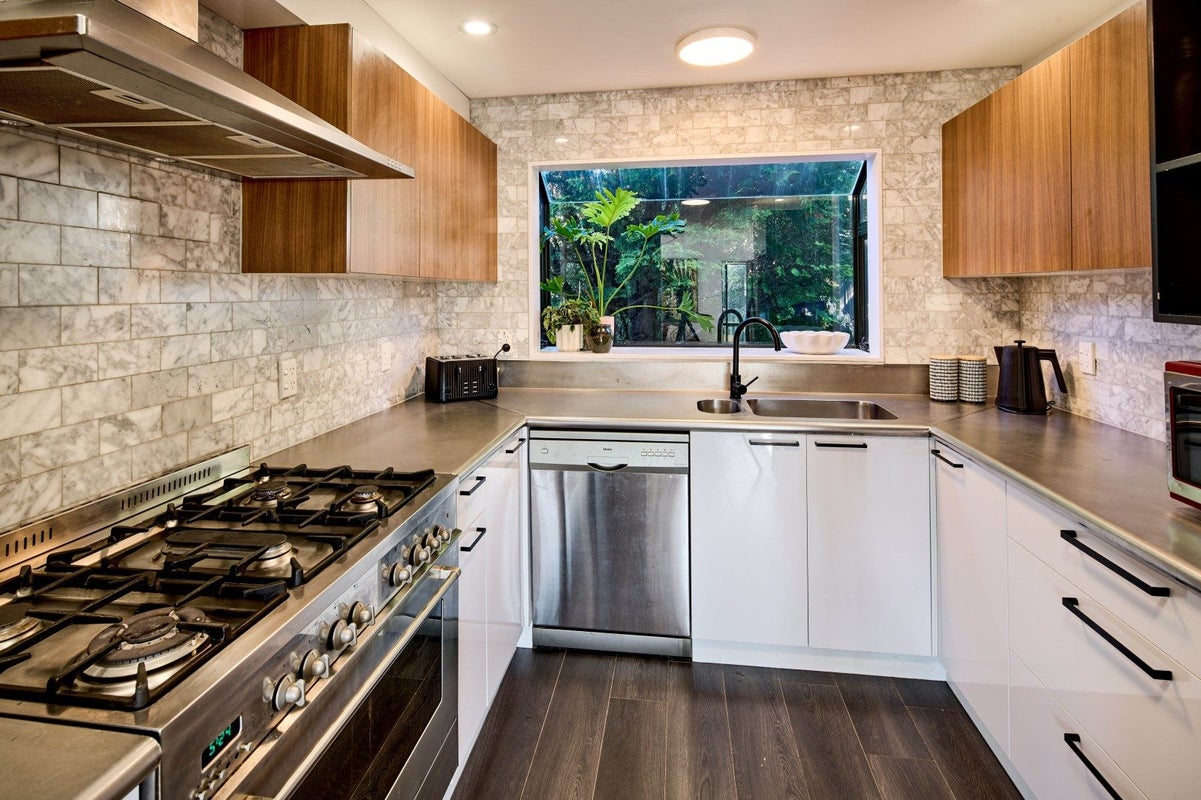 20 Bay Lair Grove, Island Bay, Wellington - Carousel 2