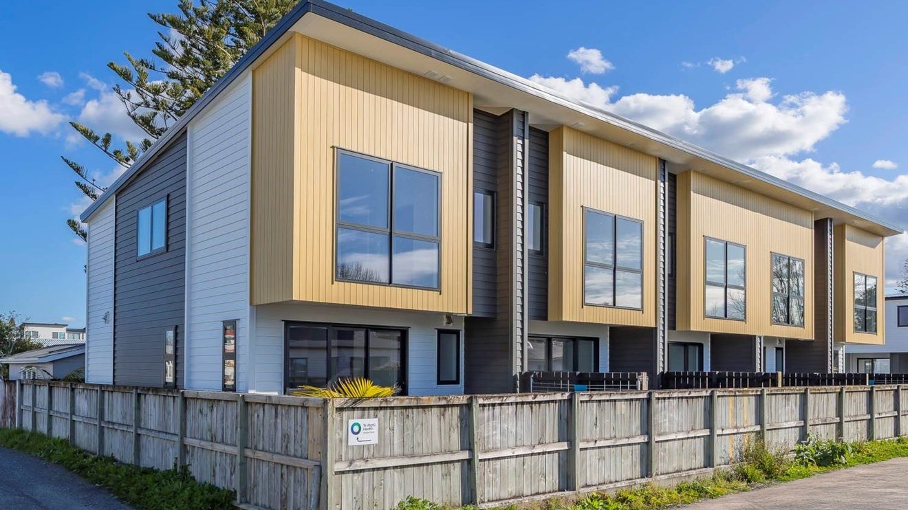 7/21 Peachgrove Road, Te Atatu Peninsula, Auckland - Carousel 1