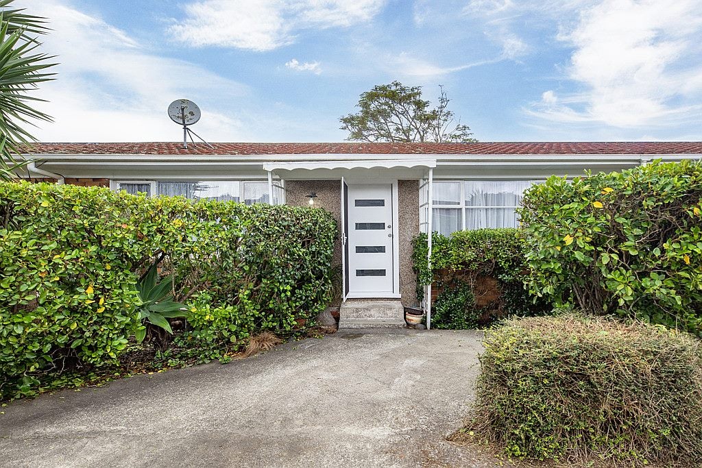 2/0 Spring Street, Onehunga, Auckland - Carousel 1