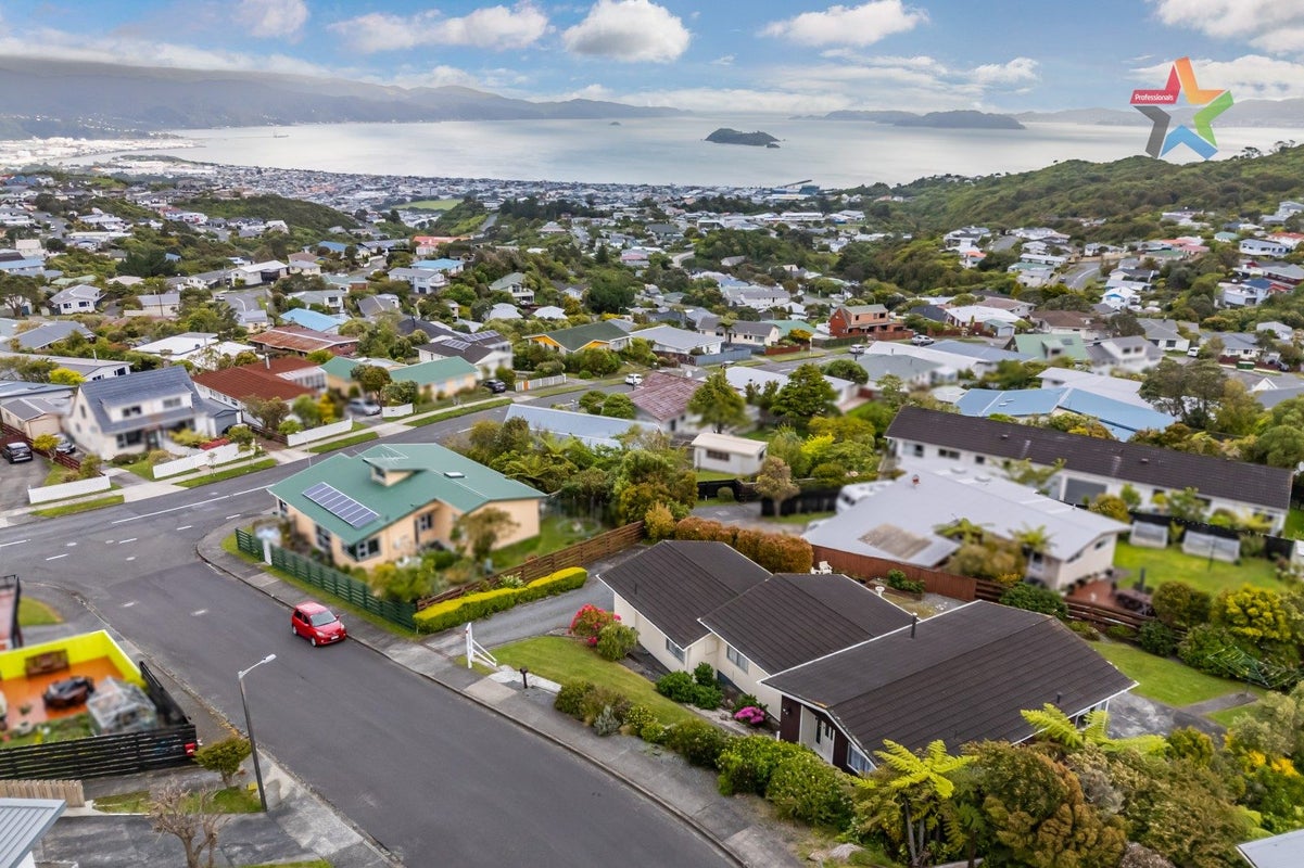 2 Honeysuckle Grove, Maungaraki, Lower Hutt - Carousel 21