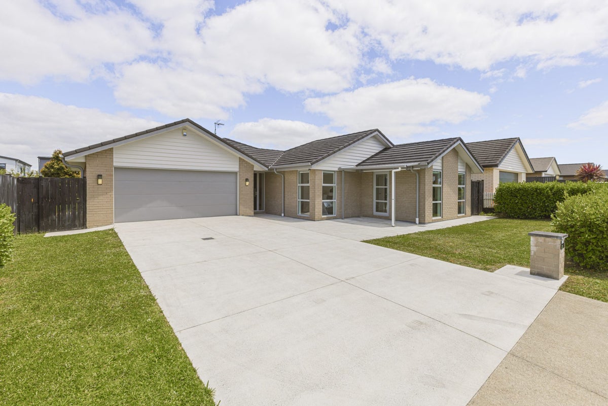 29 Paso Fino Crescent, Karaka, Papakura - Carousel 1