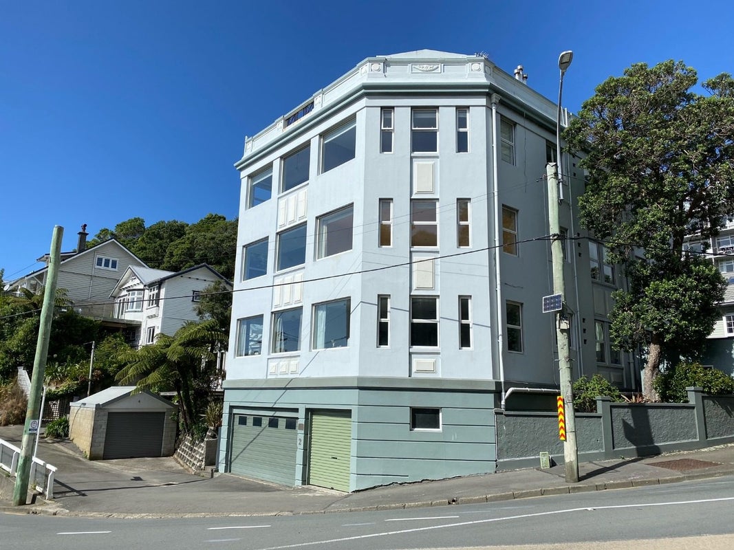 4/2 Brooklyn Terrace, Brooklyn, Wellington - Carousel 1