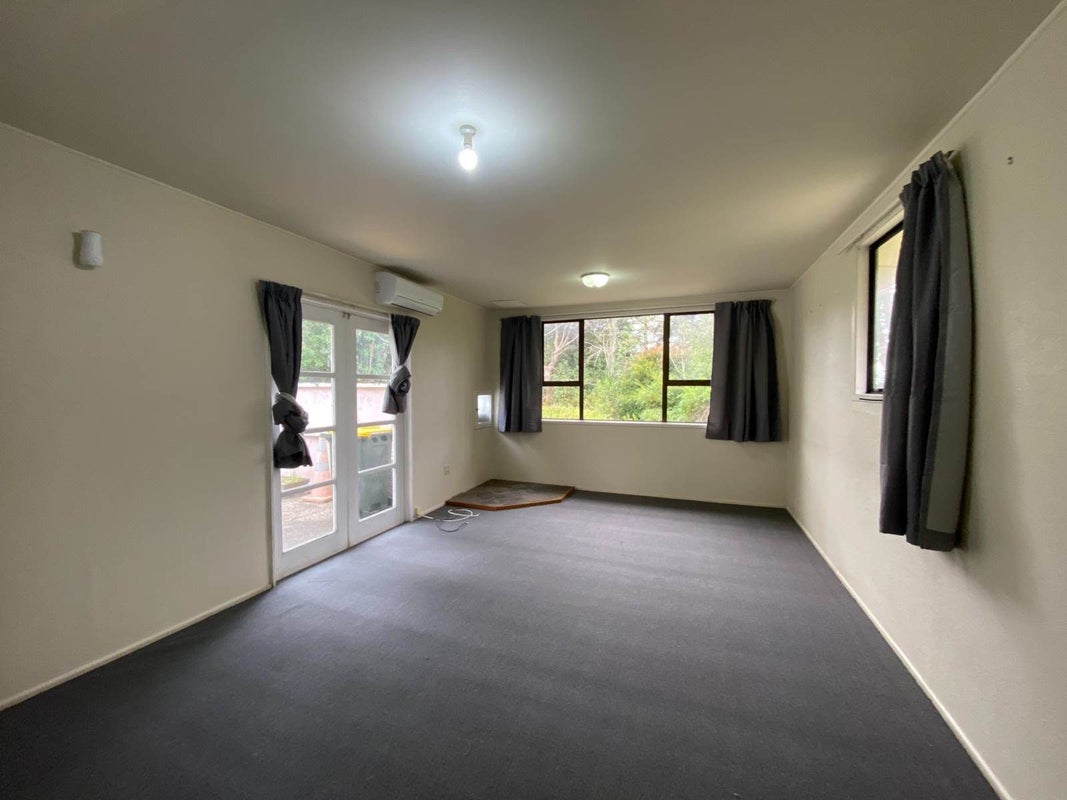 529 Whangaparaoa Road, Stanmore Bay, Whangaparaoa - Carousel 2