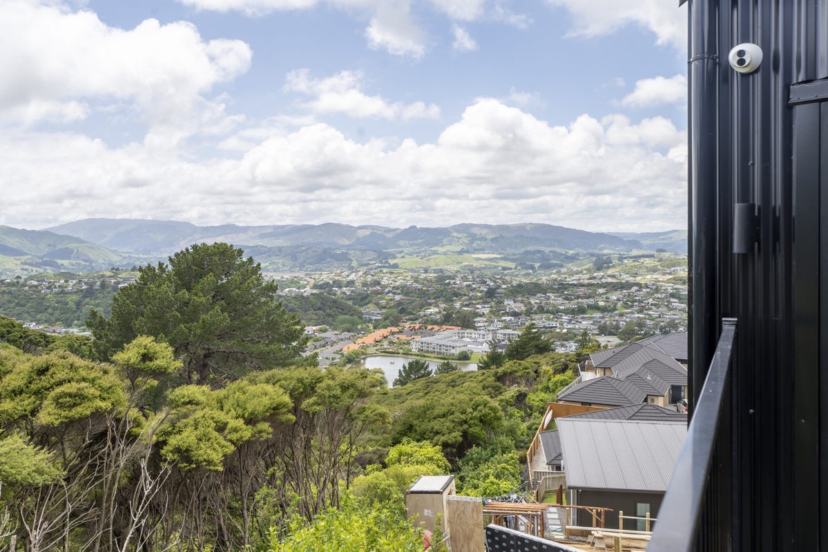 9 Topsail Way, Whitby, Porirua - Carousel 17