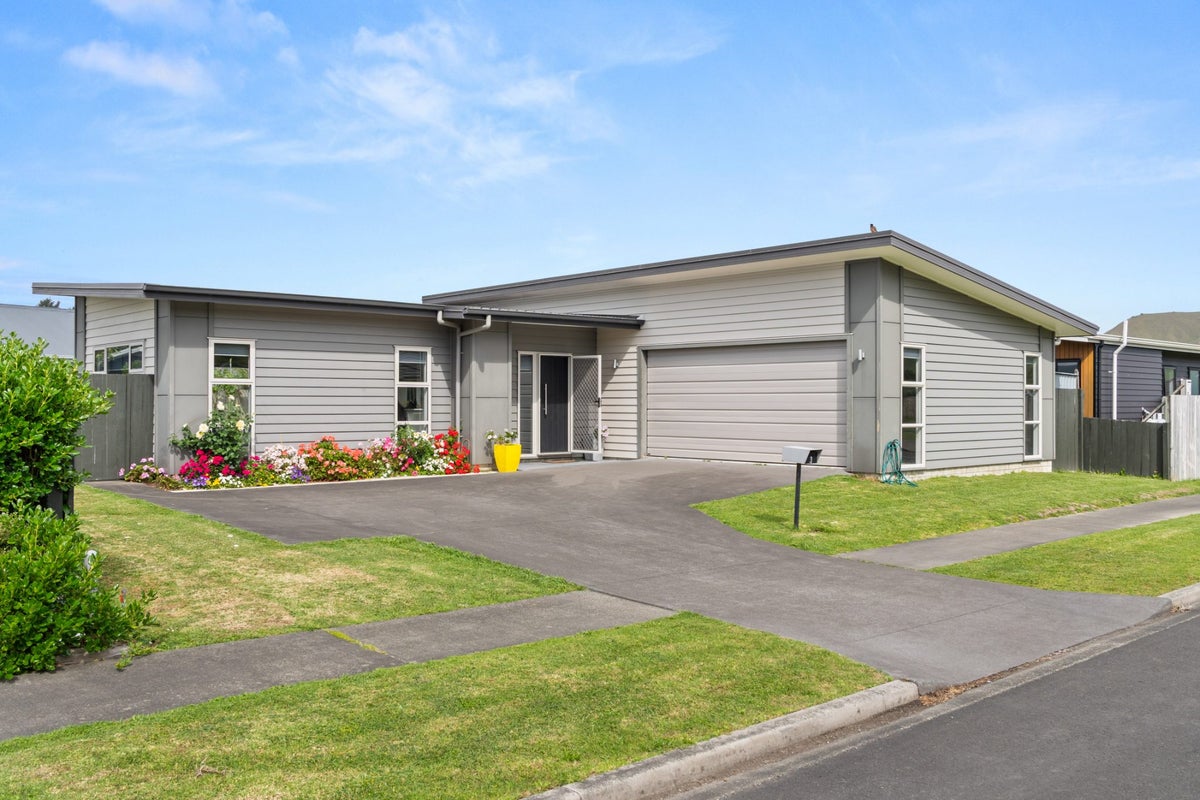 3 Tuamotu Park, Wainui, Gisborne - Carousel 1