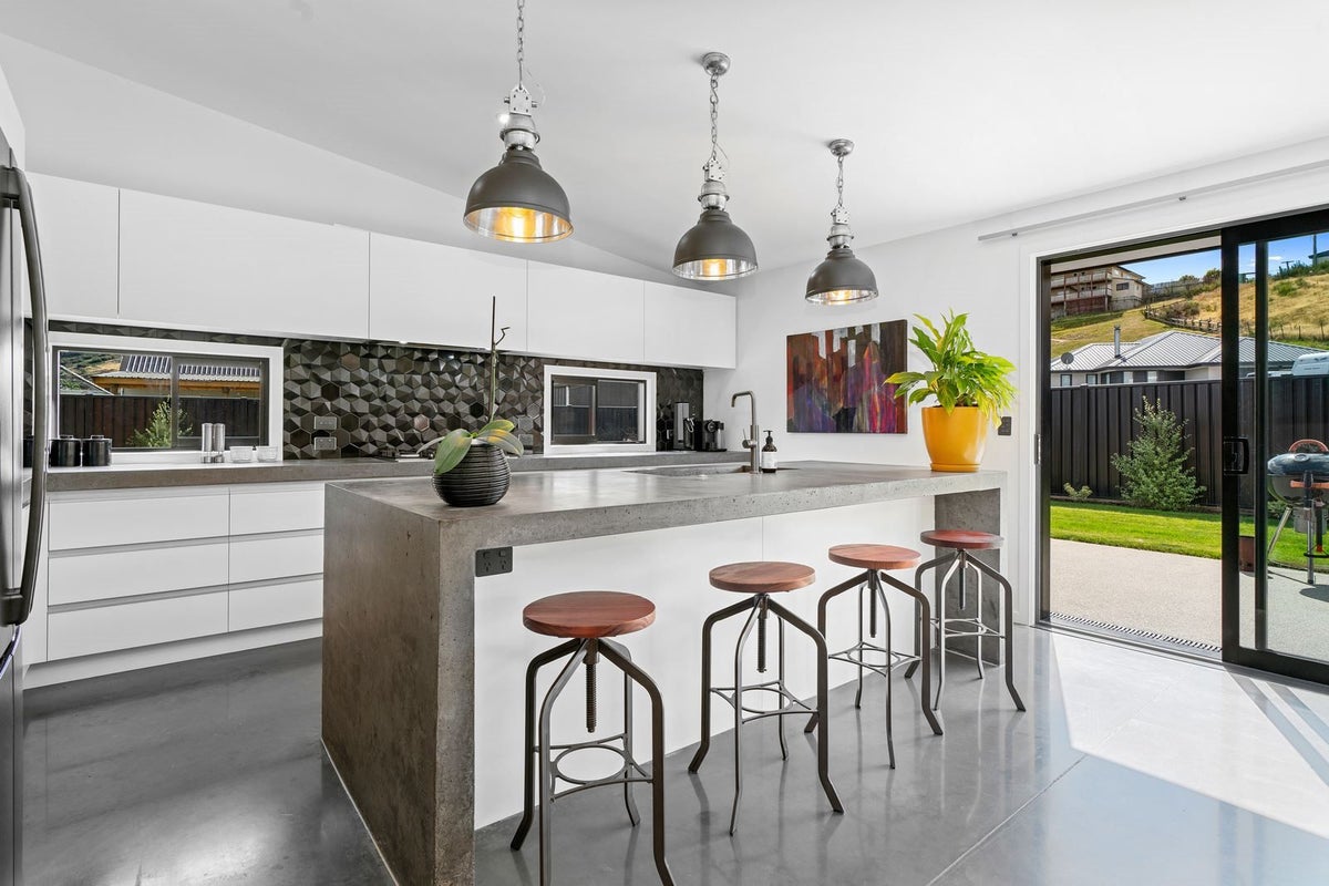 3 Muscovy Lane, Wanaka - Carousel 1
