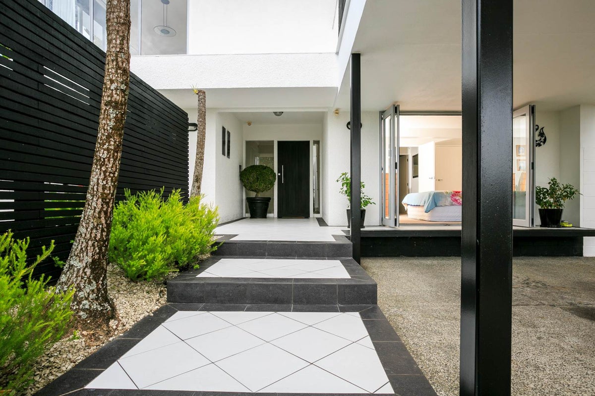 8 Goldfinch Rise, Unsworth Heights, Auckland - Carousel 2