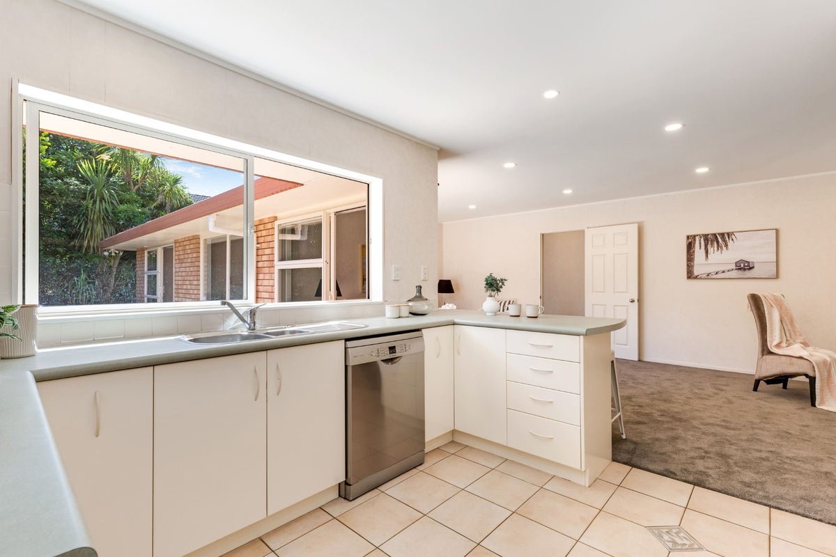 10 Stewart Gibson Place, Manurewa, Auckland - Carousel 2
