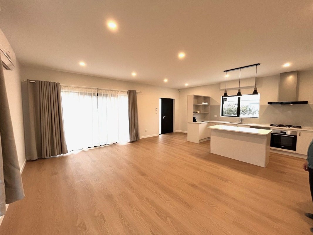 33A Galsworthy Place, Bucklands Beach, Auckland - Carousel 2