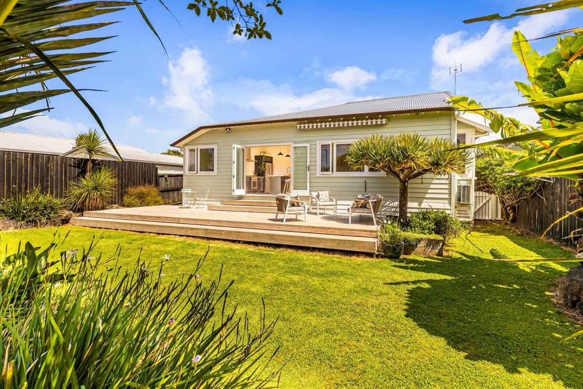 1/5 Kotuku Street, Te Atatu Peninsula, Auckland - Carousel 2