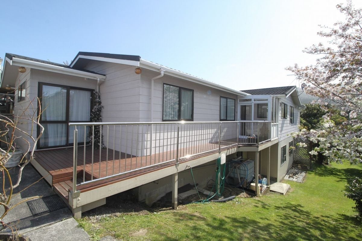 31 Coates Street, Tawa, Wellington - Carousel 18