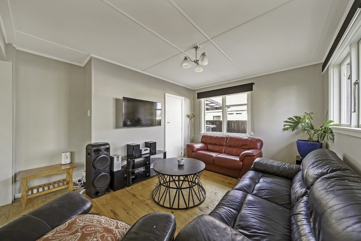 6 Carisbrooke Street, Aranui, Christchurch - Carousel 2
