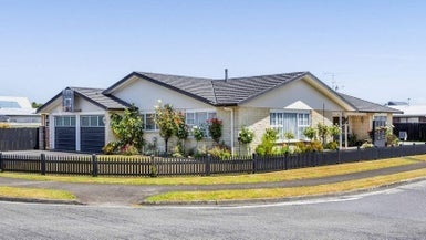 1 Matai Place, Pahiatua - Carousel 1