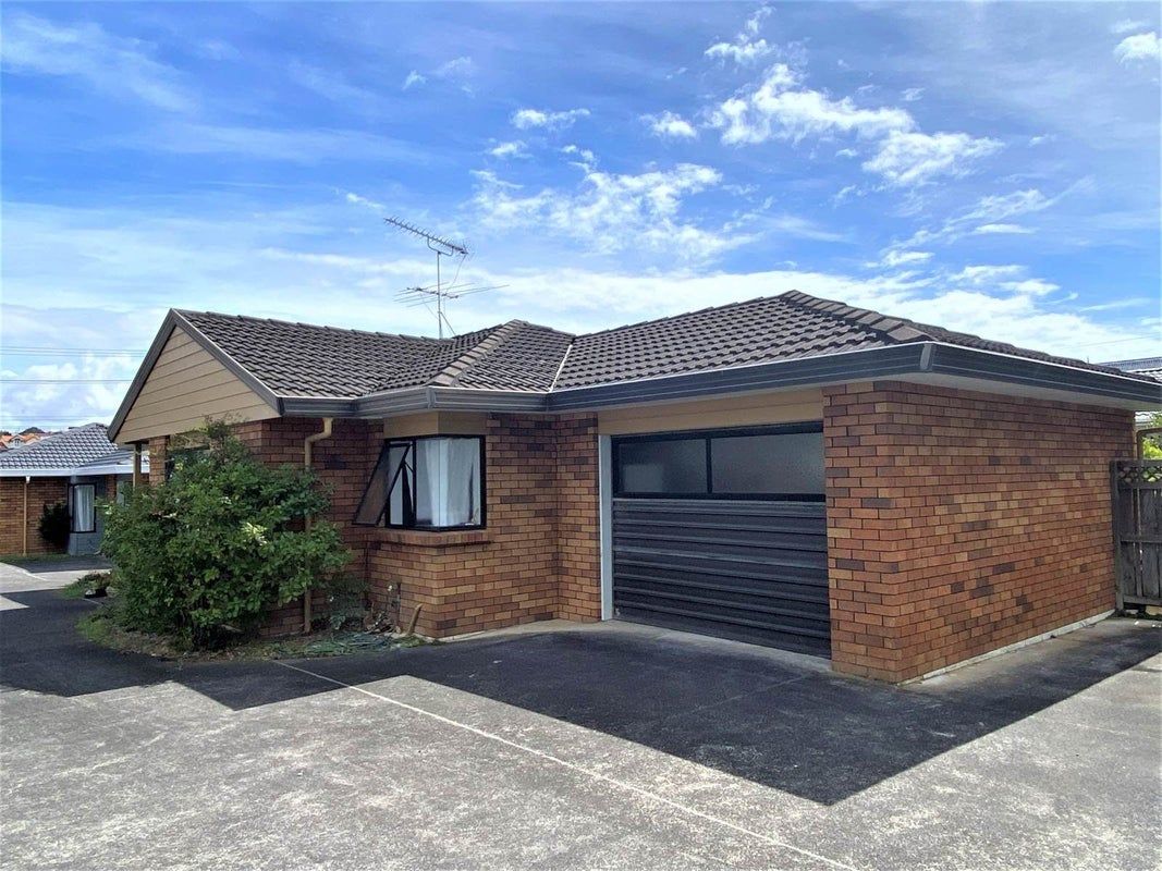 2/12 Shakespeare Road, Milford, Auckland - Carousel 14