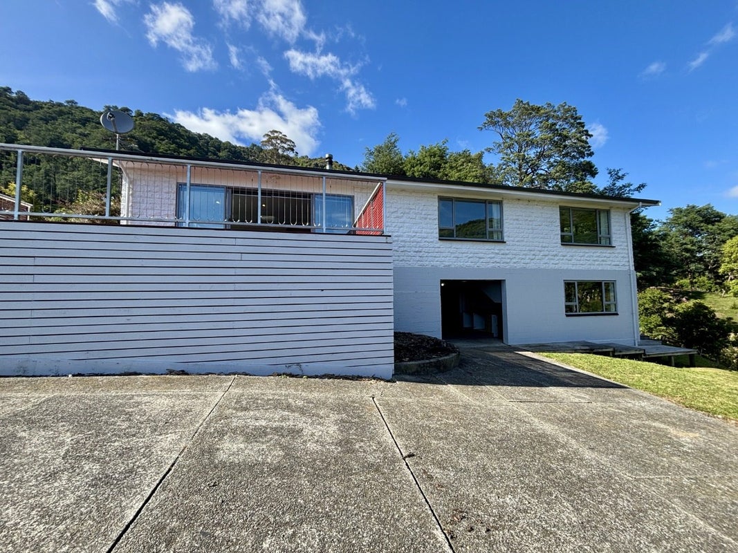 9 Angle Street, Picton - Carousel 1