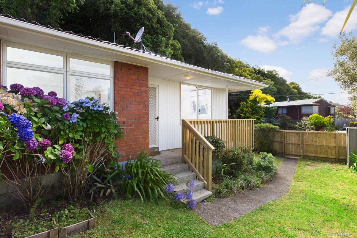 1/2B Queensway, Three Kings, Auckland - Carousel 1