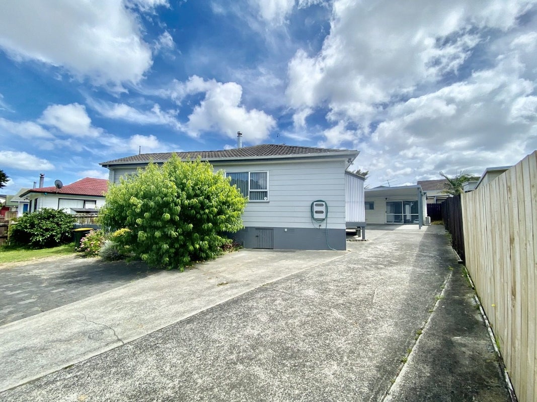 219 Mahia Road, Wattle Downs, Auckland - Carousel 1