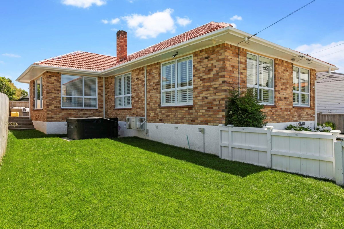 30 Harapaki Road, Meadowbank, Auckland - Carousel 1