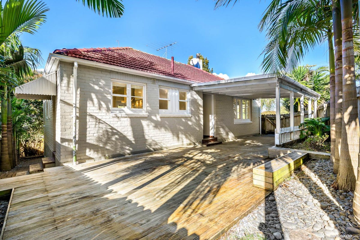 4 Ngapora Street, Onehunga, Auckland - Carousel 1