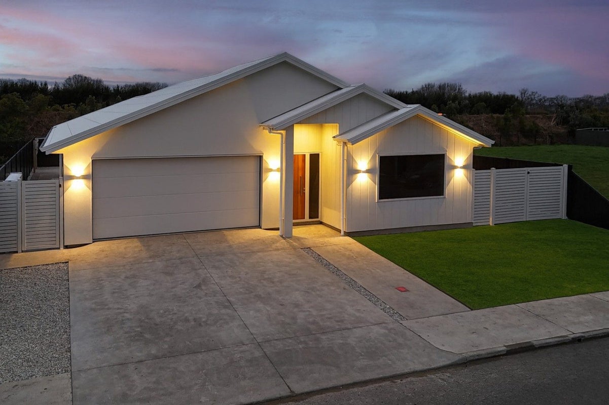 17 Arihi Crescent, Frimley, Hastings - Carousel 1