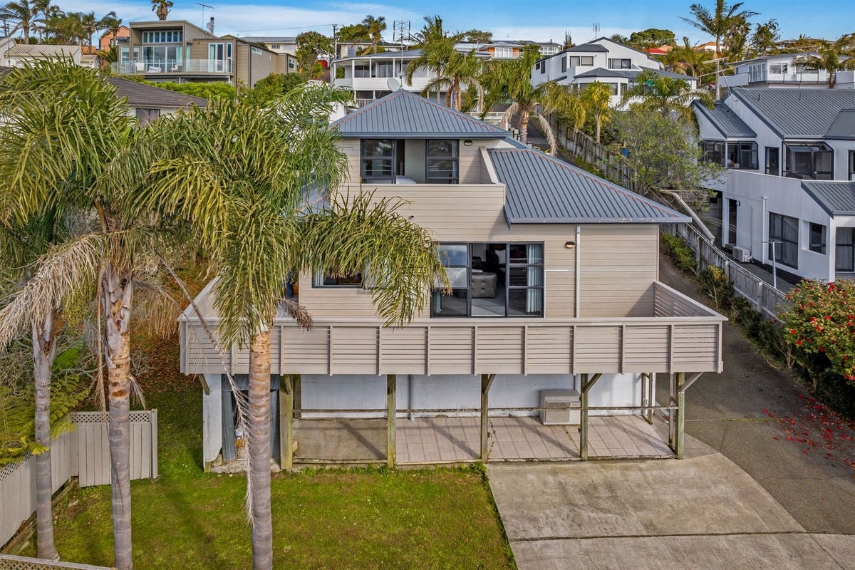 11 Mizpah Road, Waiake, Auckland - Carousel 1