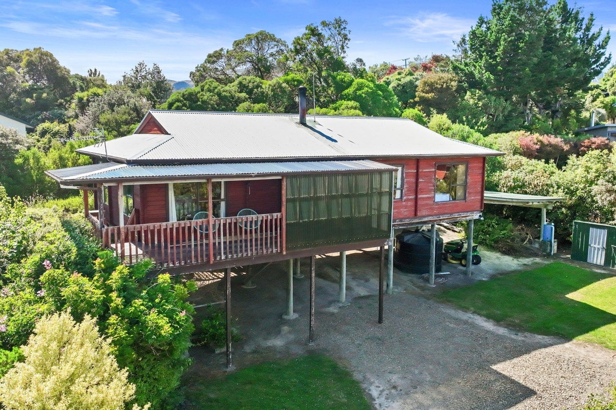 6 Stoddart Terrace, Diamond Harbour, Lyttelton - Carousel 1
