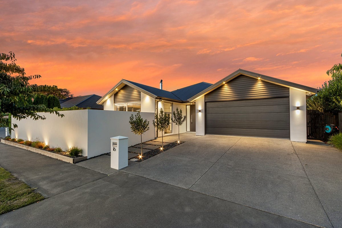 16 Augustine Drive, Aidanfield, Christchurch - Carousel 27