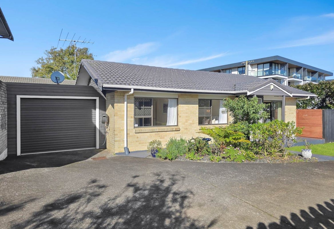 1/5 Lake Pupuke Drive, Takapuna, Auckland - Carousel 1