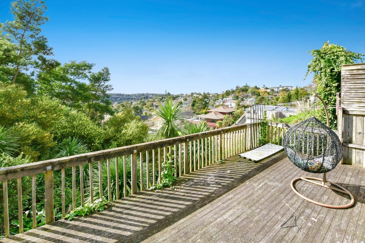 579 East Coast Road, Browns Bay, Auckland - Carousel 1