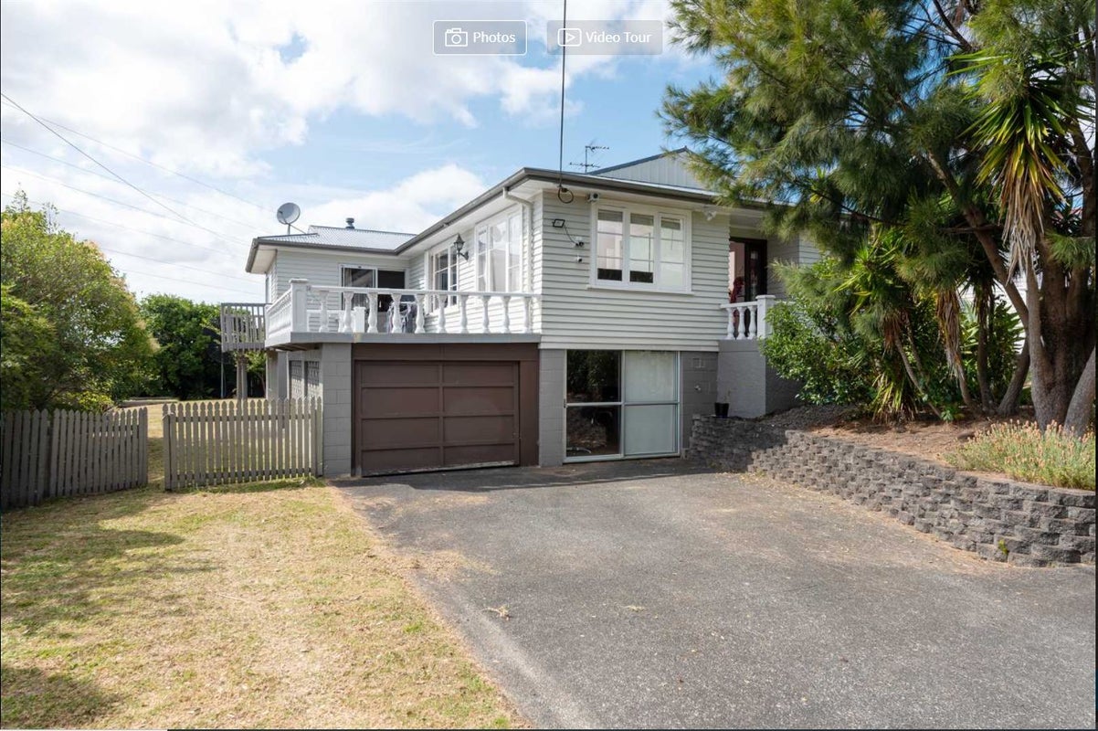 6 Fairlea Road, Te Atatu South, Auckland - Carousel 1