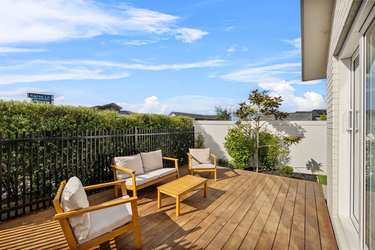 7 Eminence Drive, Northwood, Christchurch - Carousel 2