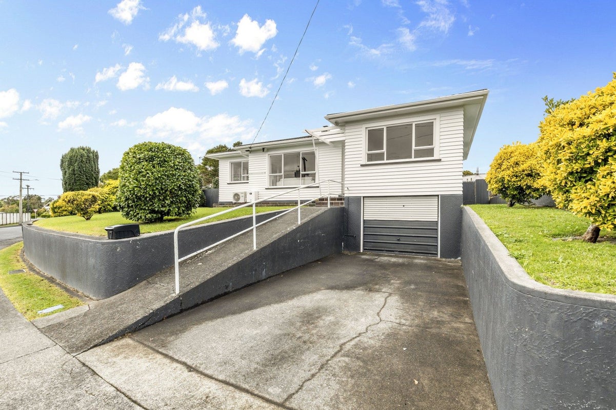 7 Essex Street, Vogeltown, New Plymouth - Carousel 1