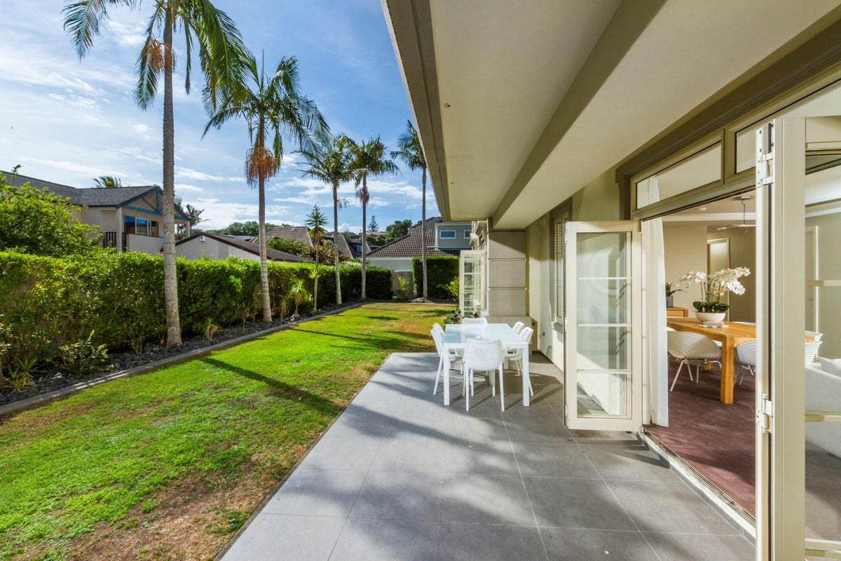 2/8 Sidmouth Street, Mairangi Bay, Auckland - Carousel 2