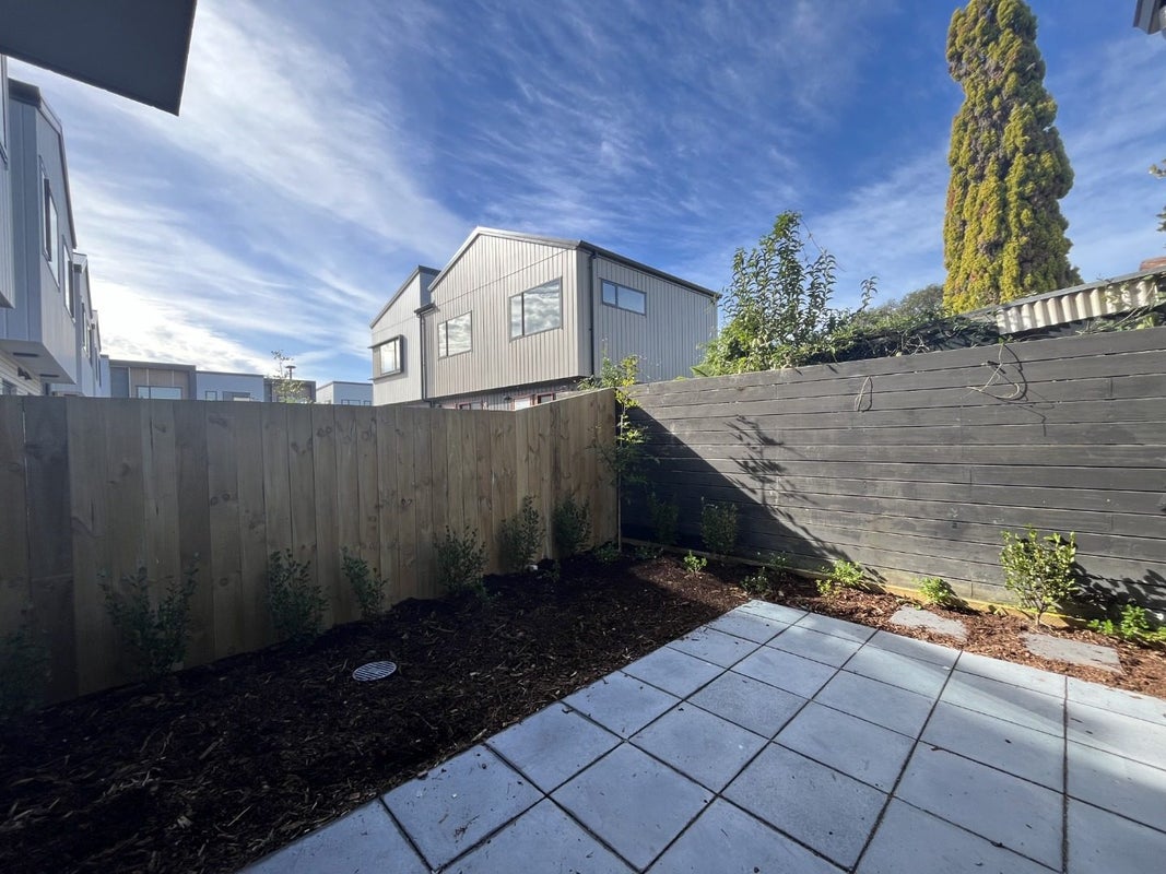 9 Renata Crescent, Te Atatu Peninsula, Auckland - Carousel 2
