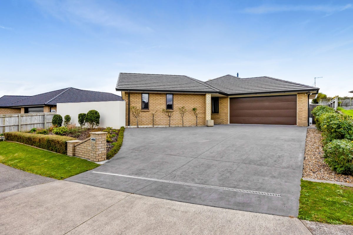 72 Dillon Drive, Bell Block, New Plymouth - Carousel 2