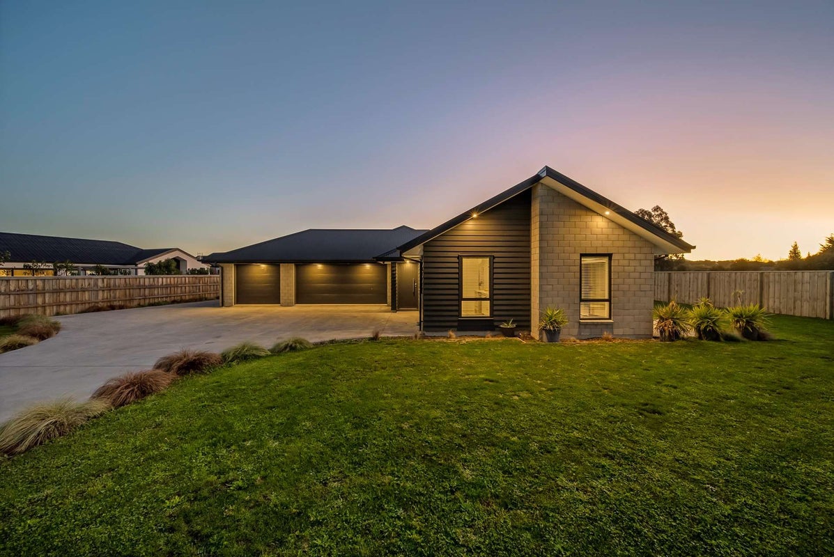 1 Harrier Place, Amberley, Amberley - Carousel 2