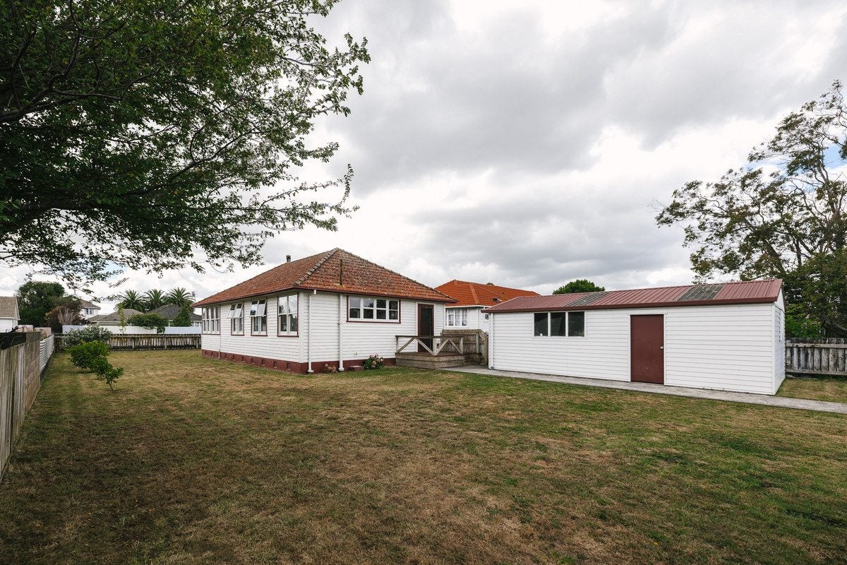 24 Thames Street, Roslyn, Palmerston North - Carousel 1
