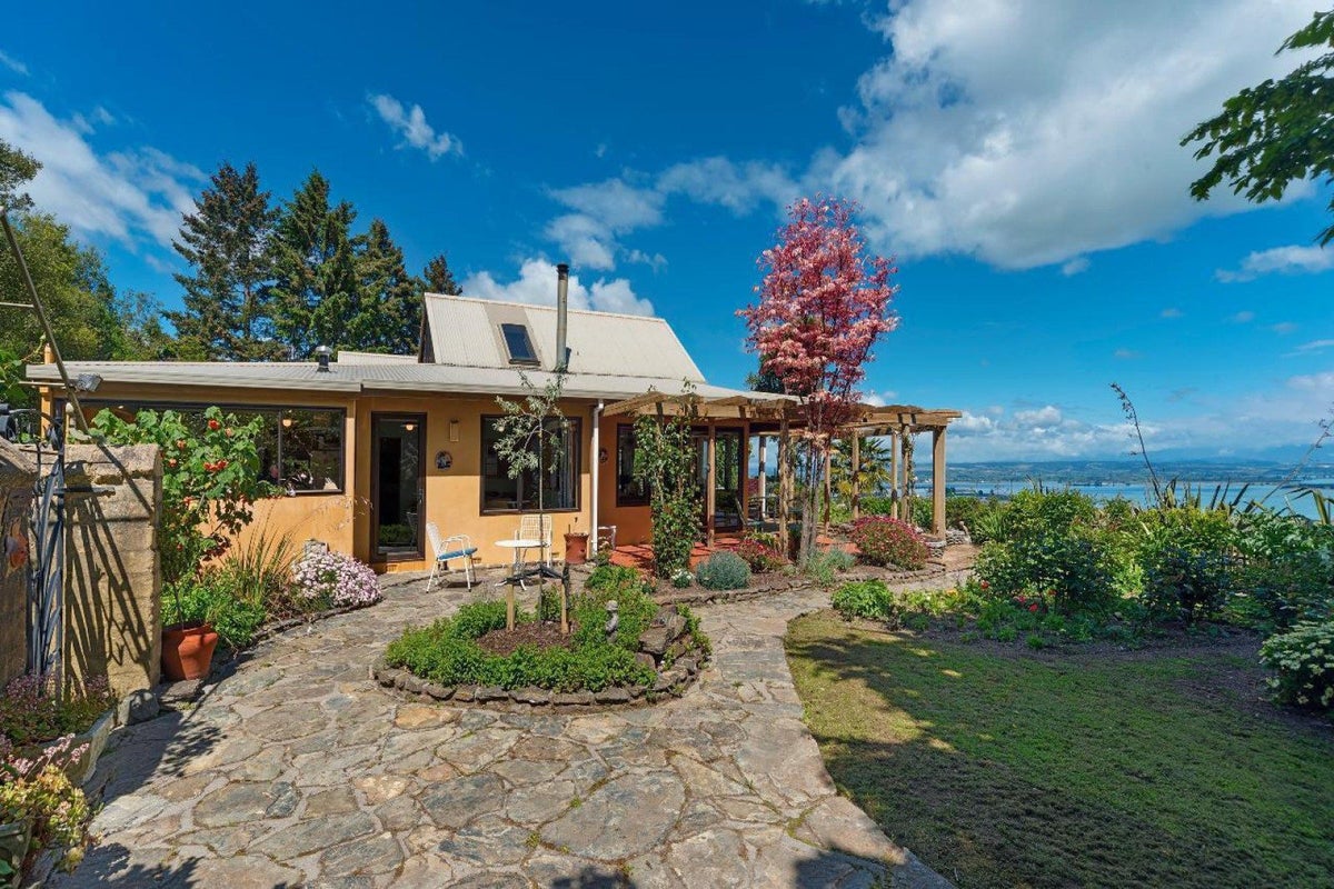 4 Atarau Way, Tahunanui, Nelson - Carousel 1