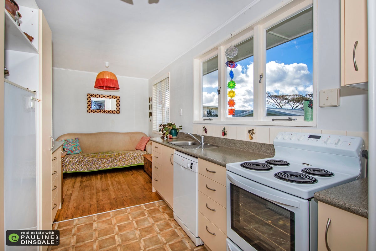 7 Mcinnes Avenue, Kamo, Whangarei - Carousel 2