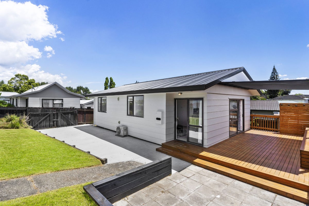 2/59 Redcrest Avenue, Red Hill, Papakura - Carousel 1