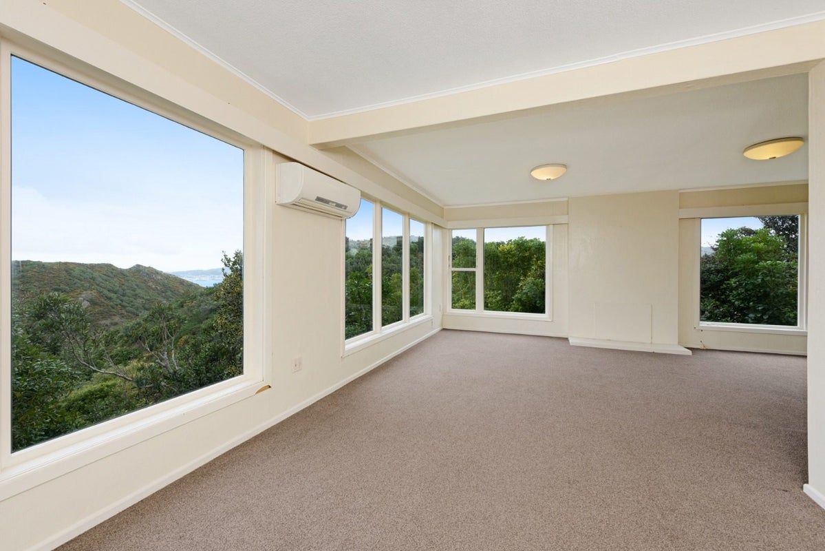 46 Miles Crescent, Newlands, Wellington - Carousel 2