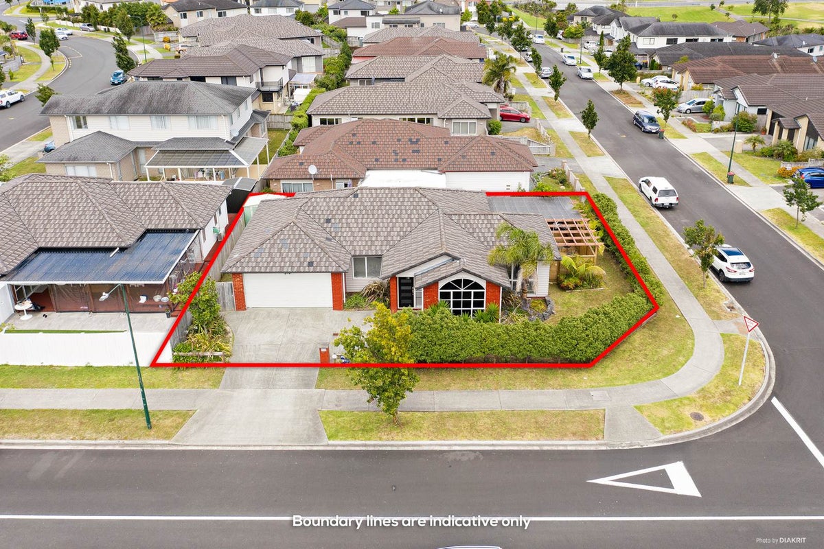 11 Clady Drive, Flat Bush, Auckland - Carousel 1