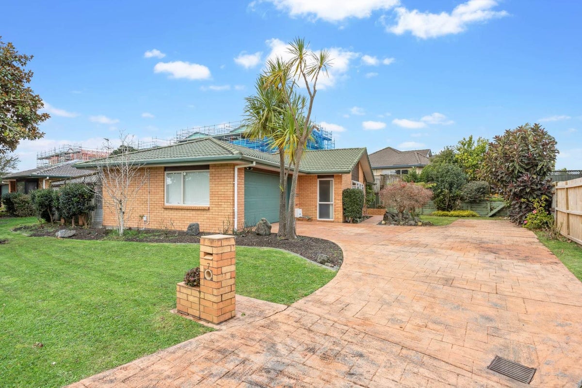 7 COTTESMORE PL, Huntington Park, Auckland - Carousel 2