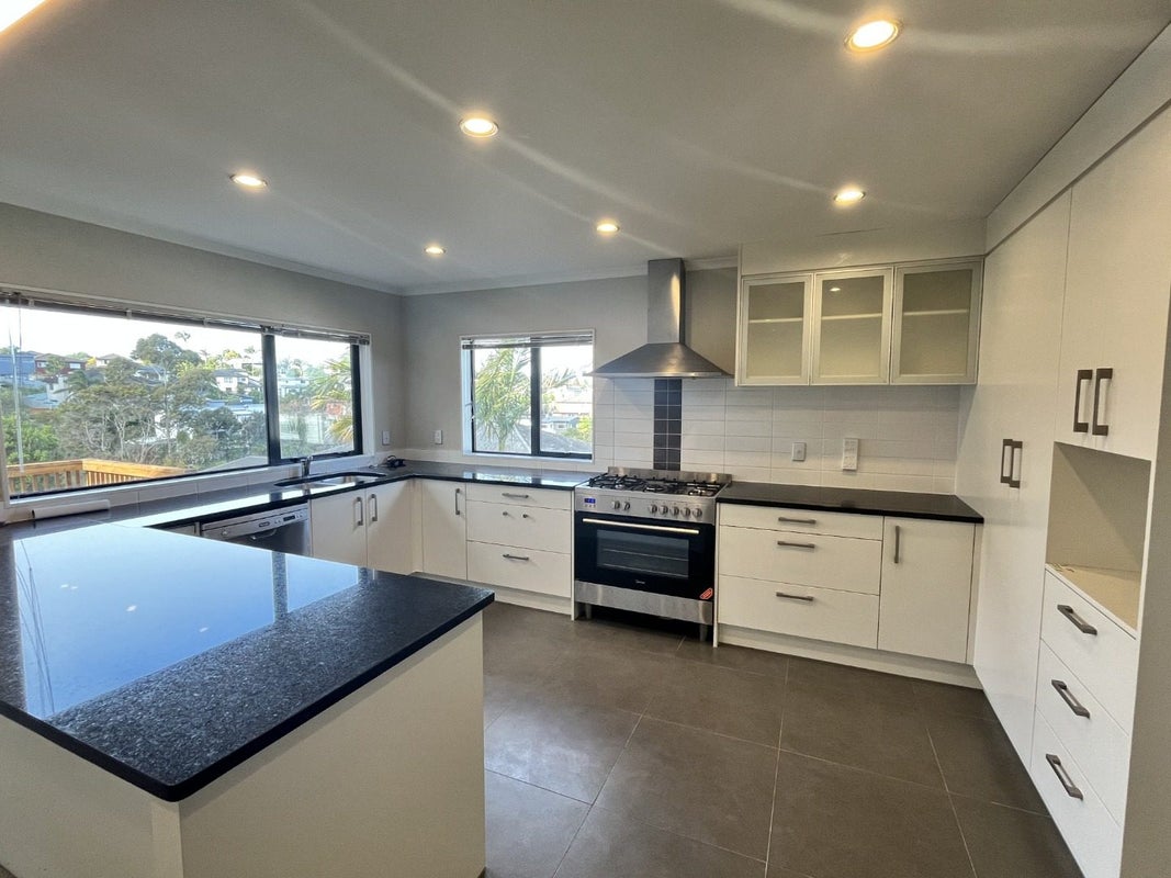 34 Namsan Close, Fairview Heights, Auckland - Carousel 1