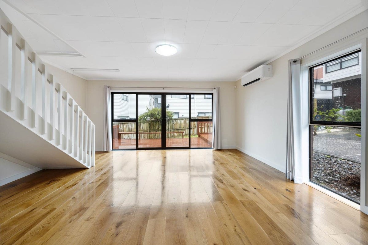 2/31 Arawa Street, New Lynn, Auckland - Carousel 1